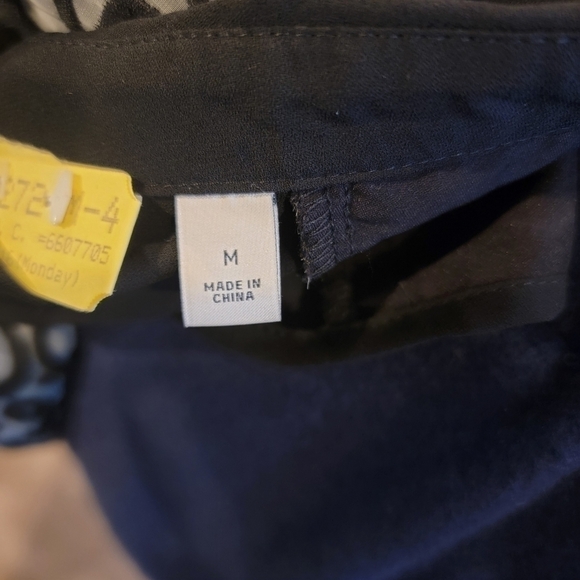 Halogen Sleeveless Embroidered High Collar Zippered Back Blouse Size M - Picture 5 of 9